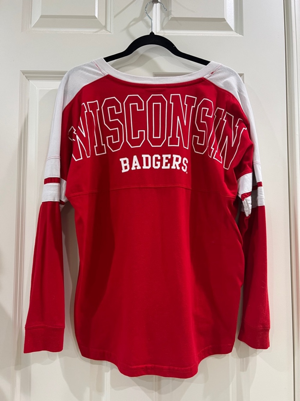 Women’s Wisconsin Badgers spirit Jersey-style long sleeve size medium - Picture 4 of 4